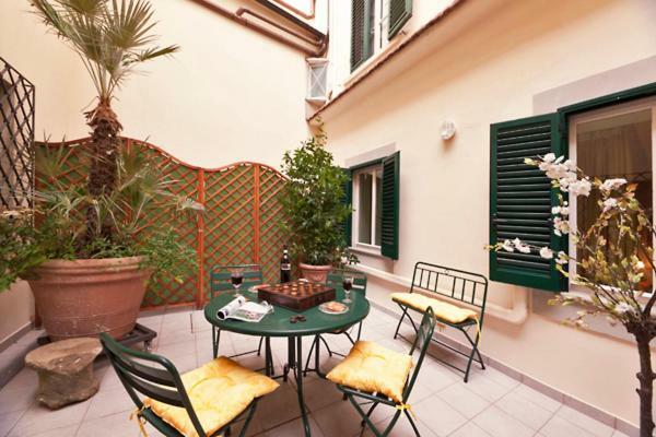 Via Dei Fossi Apartment Флоренція Екстер'єр фото